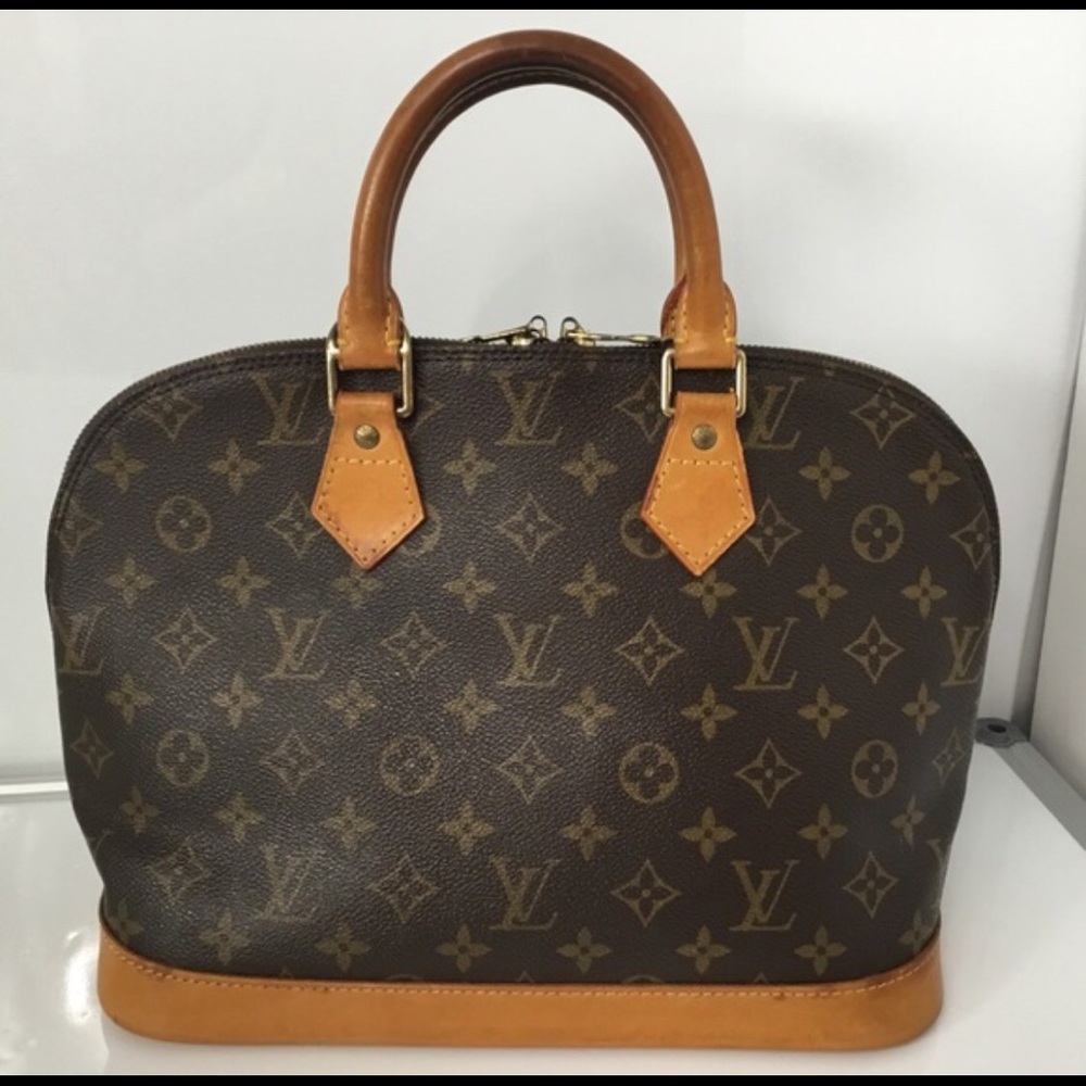 100% Authentic LOUIS Vuitton Monogram Alma PM.